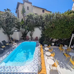 Mademoiselle 4*, Juan-les-Pins Francia